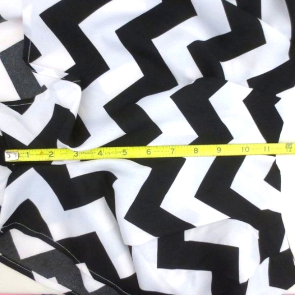 New Moxeay Shorts Ultra High Rise Black White Chevron Print Flowy Skort Size S - Picture 7 of 10